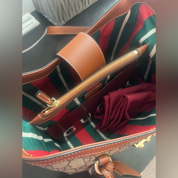 High Quality Padlock Shoulder Bag - Picture 5 of 9